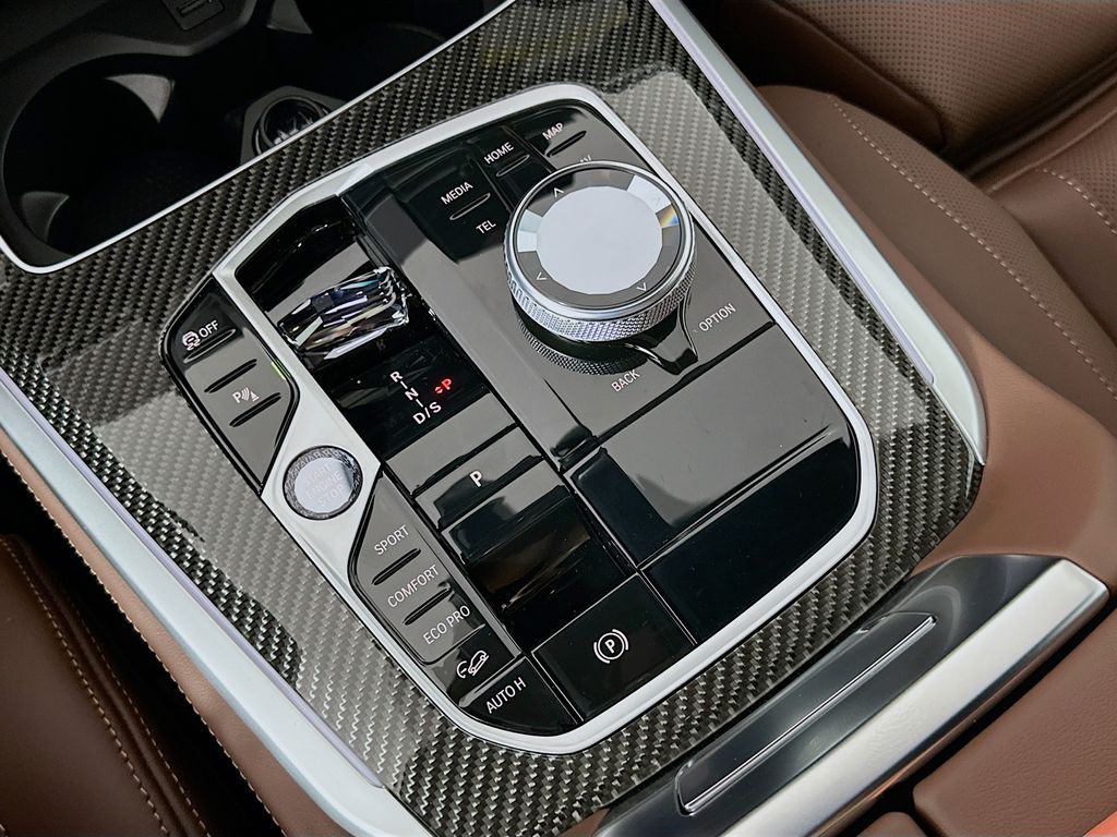Thumbnail: 2026 BMW X5 - 15