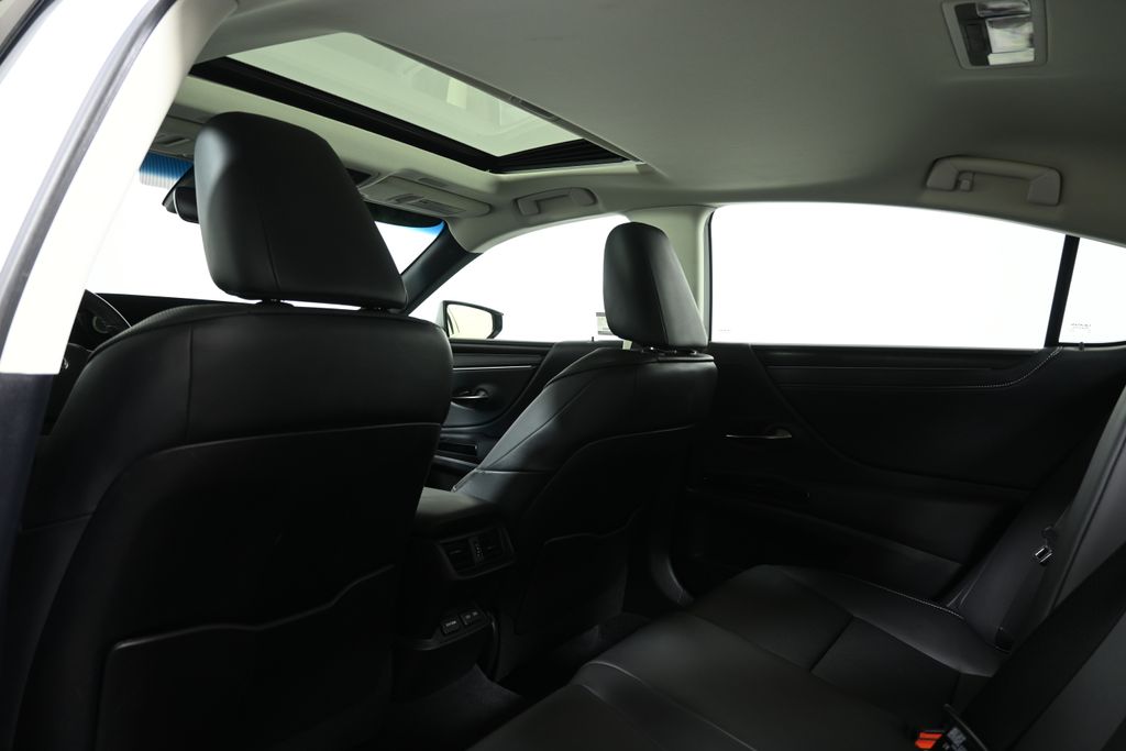 Thumbnail: 2023 Lexus ES - 32