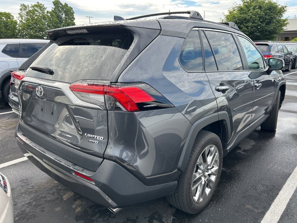 Thumbnail: 2021 Toyota RAV4 - 3