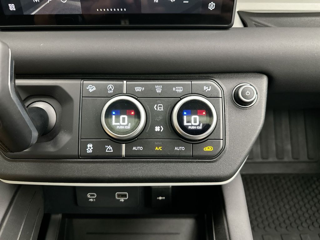 Thumbnail: 2024 Land Rover Defender - 25