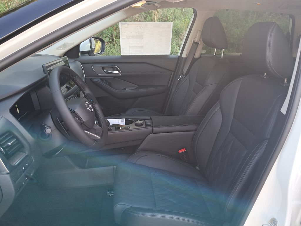 2026 Nissan Rogue Platinum White at South Hills Kia