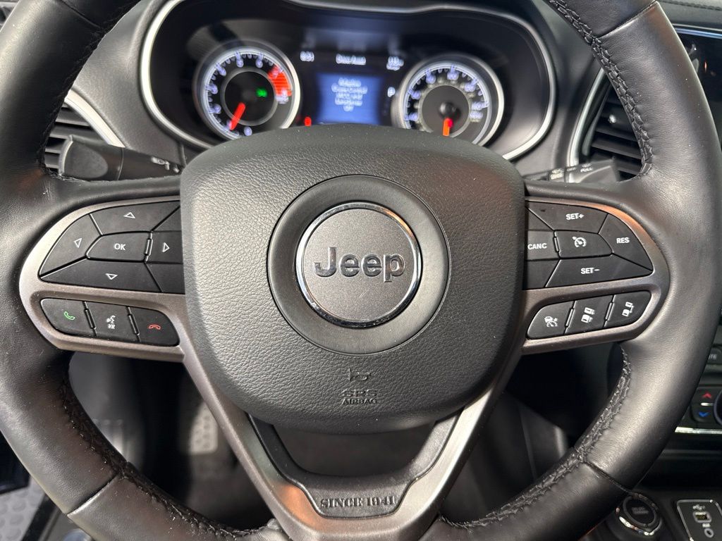Thumbnail: 2021 Jeep Cherokee - 16