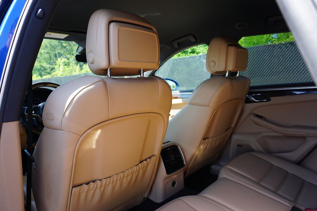 Thumbnail: 2019 Porsche Macan - 14