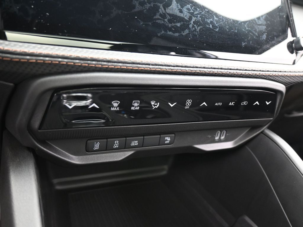 New 2026 Silver Zynith Clearcoat Jeep Overland image 18