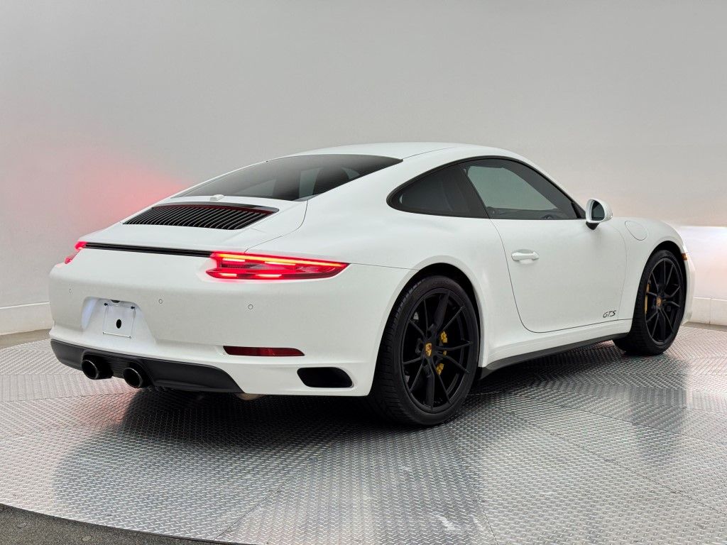 Thumbnail: 2019 Porsche 911 - 15