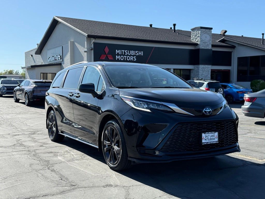 Black 2024 Toyota Sienna Minivan Front-Wheel Drive Continuously Variable Transmission