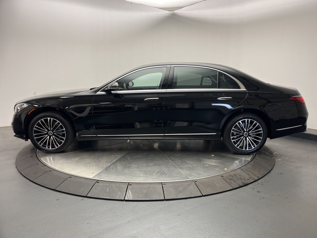 Thumbnail: 2025 Mercedes-Benz S-Class - 4