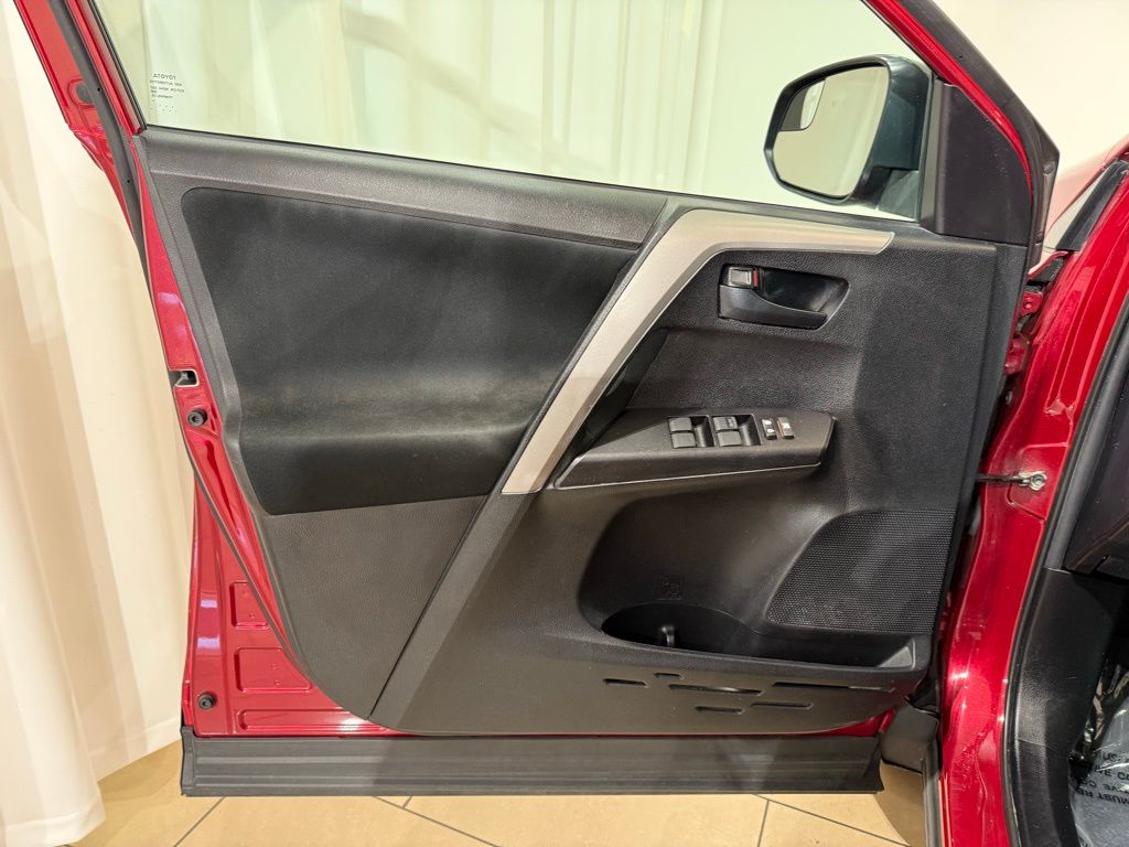 Thumbnail: 2018 Toyota RAV4 - 15