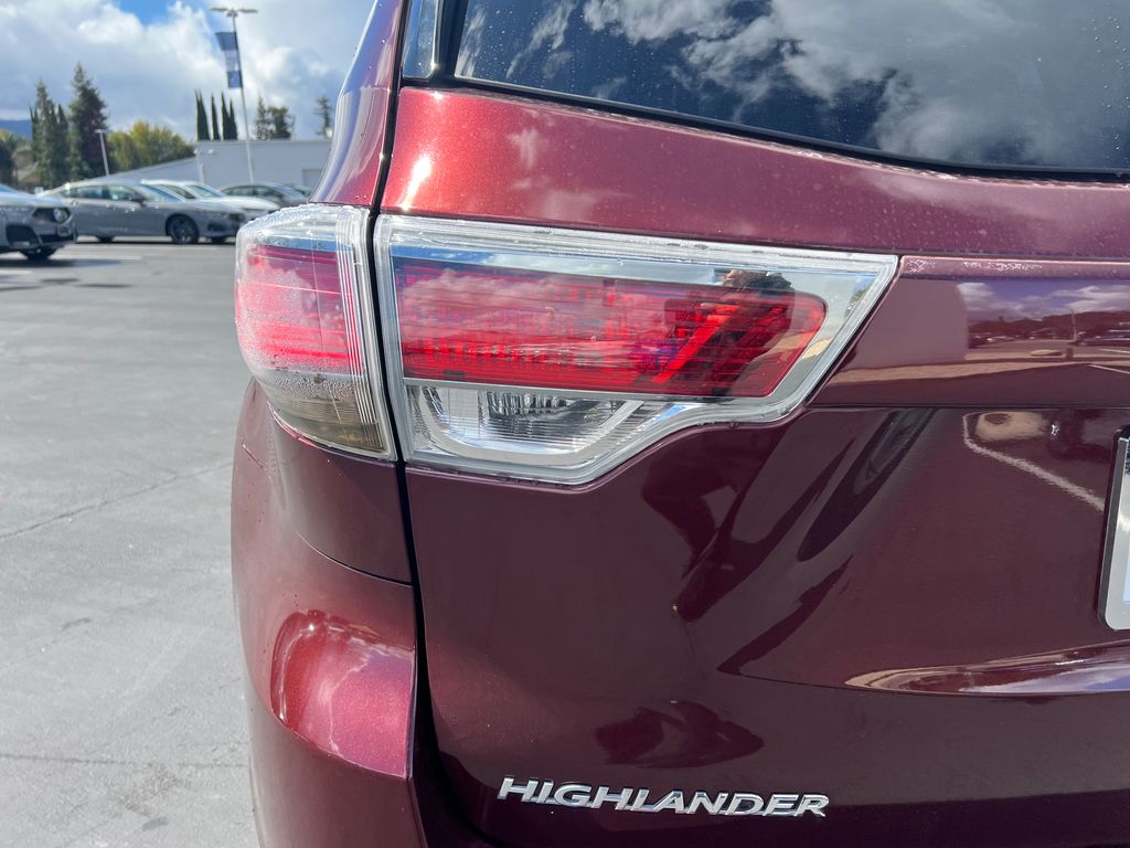 2015 Toyota Highlander Limited 10