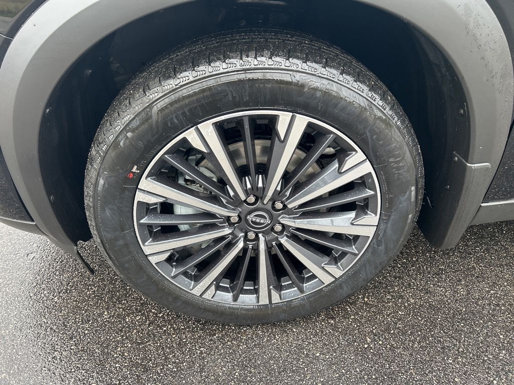 2026 Nissan Pathfinder Platinum - 8