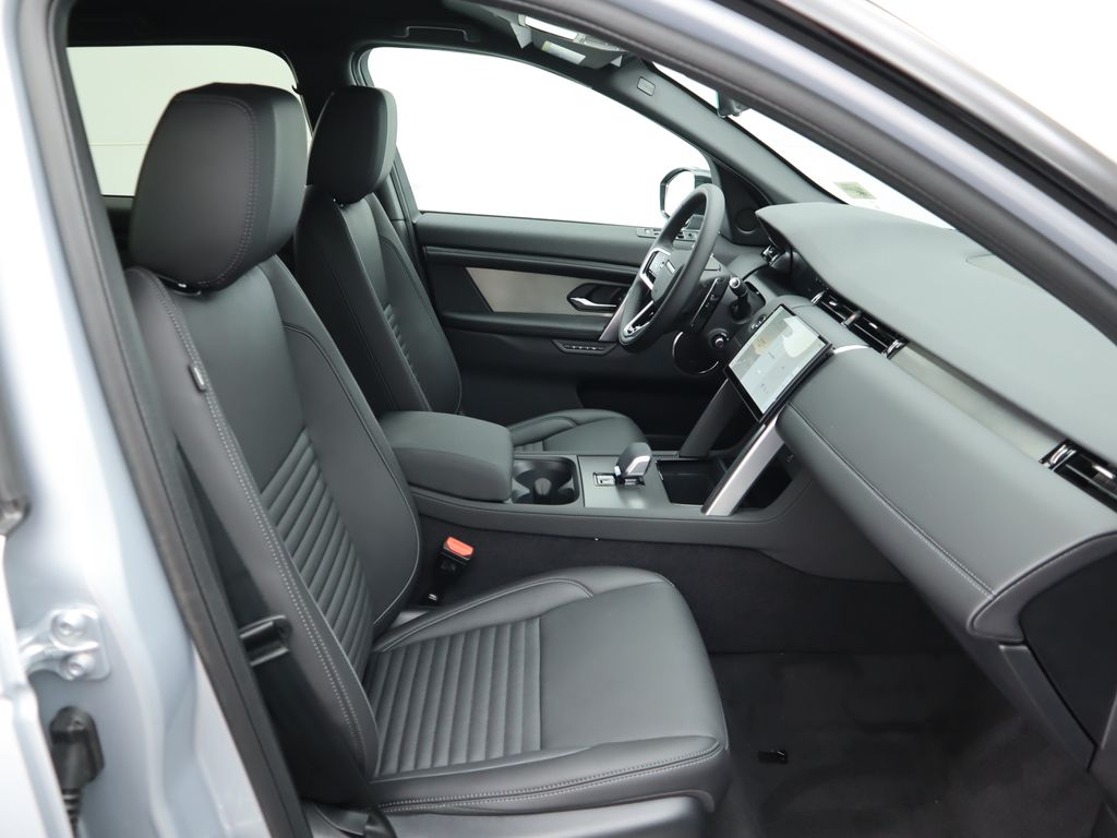 Thumbnail: 2024 Land Rover Discovery Sport - 21