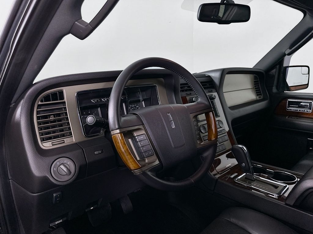 Thumbnail: 2012 Lincoln Navigator - 9