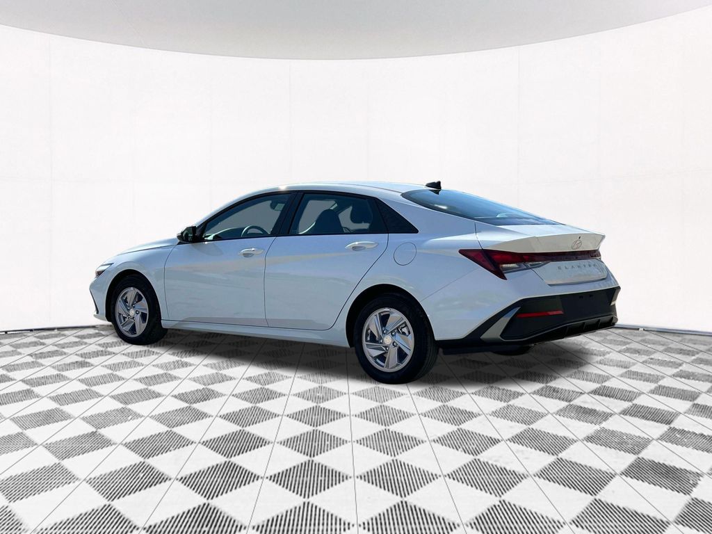 2024 Hyundai Elantra SE 4