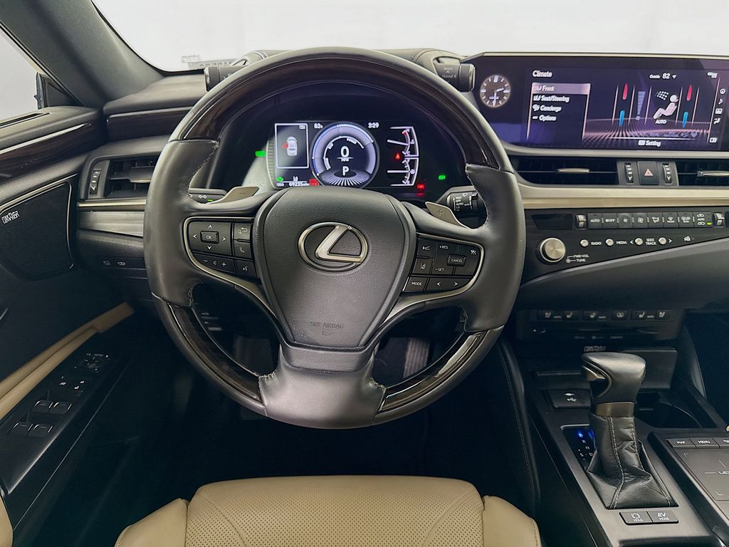 Thumbnail: 2021 Lexus ES - 23