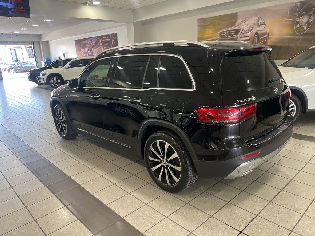 Thumbnail: 2022 Mercedes-Benz GLB - 3