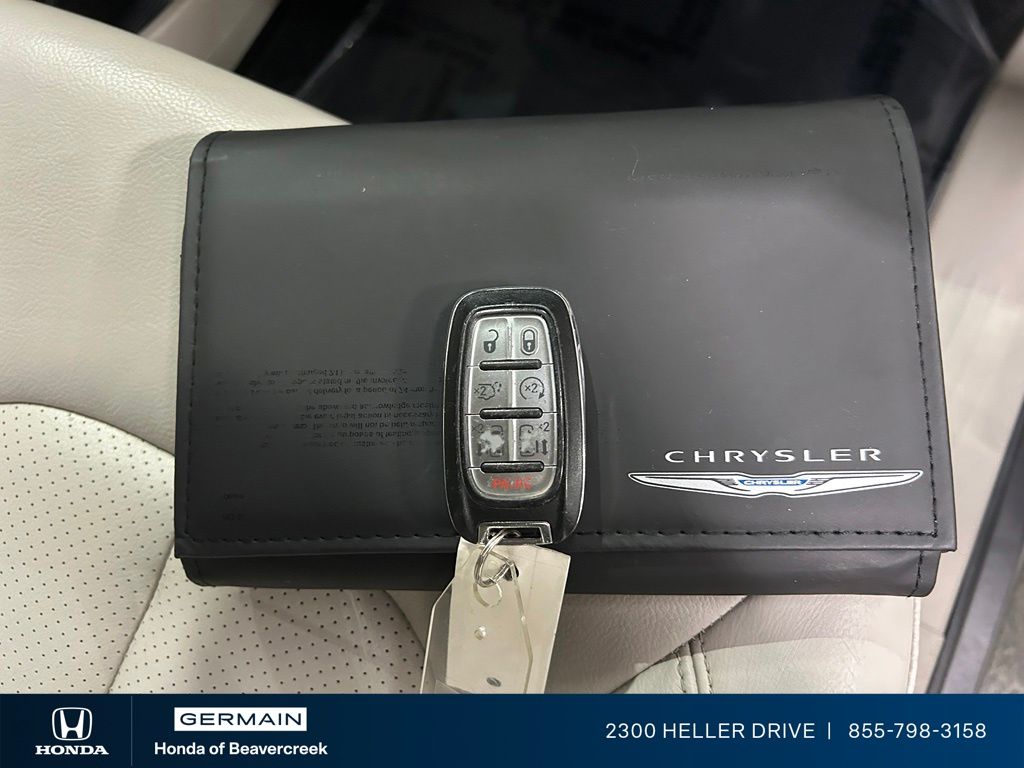 Used 2018 Gray Chrysler Touring L image 32