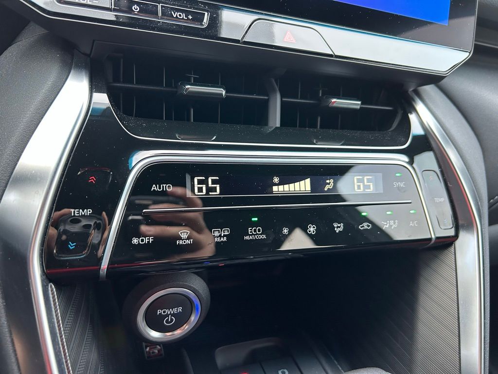 2024 Toyota Venza XLE 27