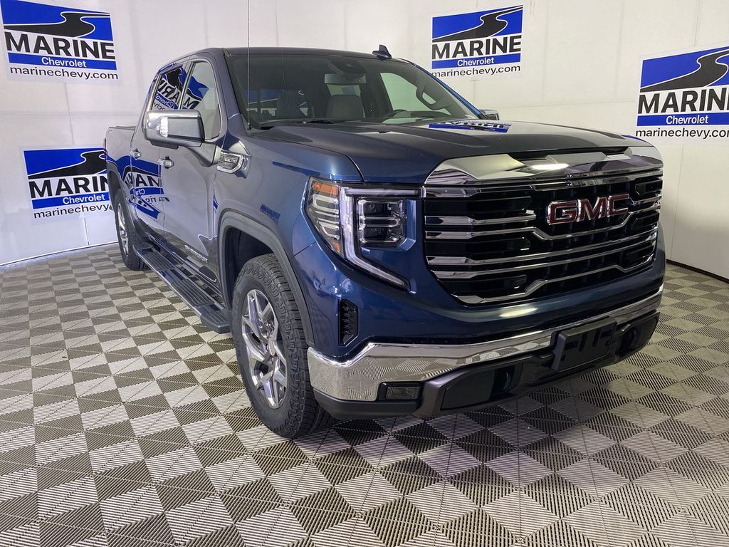 2022 GMC Sierra 1500 SLT Crew Cab 4WD