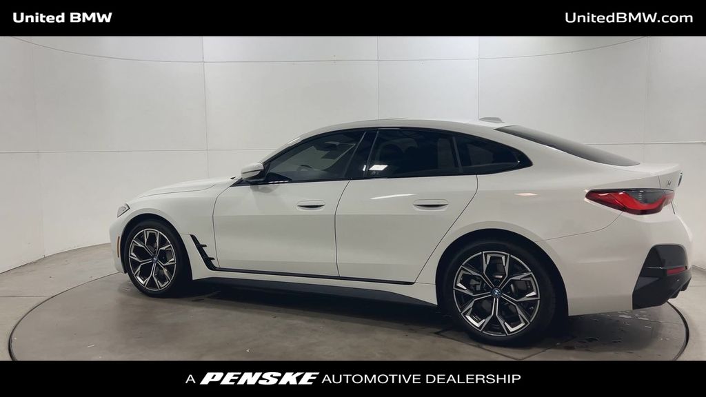 Thumbnail: 2022 BMW i4 - 6