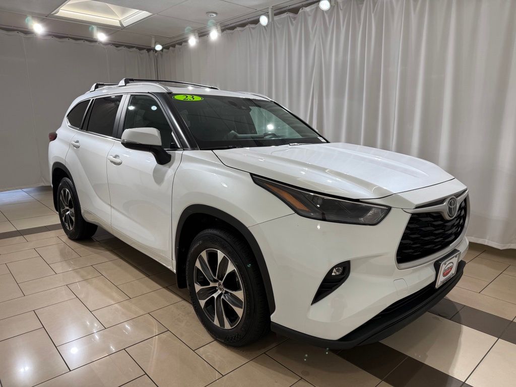 Thumbnail: 2023 Toyota Highlander - 7