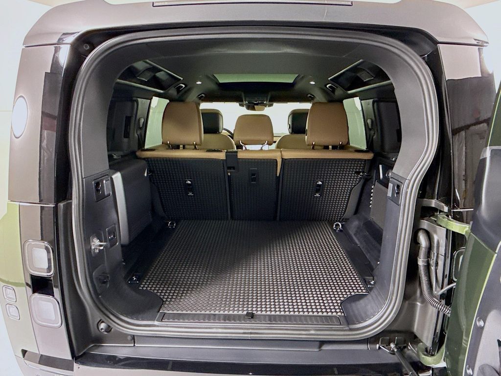 Thumbnail: 2026 Land Rover Defender - 30