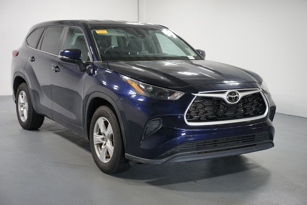 Thumbnail: 2023 Toyota Highlander - 3