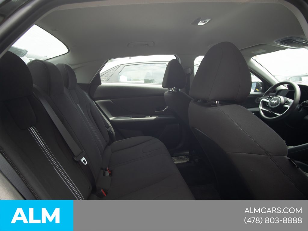 Used 2023 Black Hyundai SEL image 23