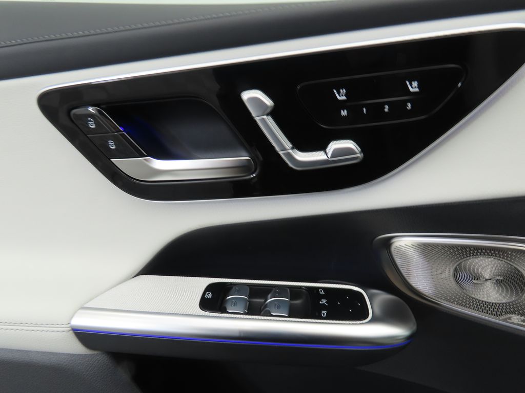 2025 Mercedes-Benz GLC 300 25