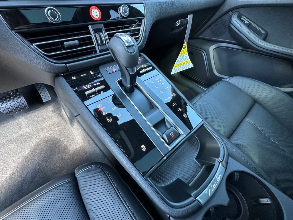 Thumbnail: 2026 Porsche Macan - 29