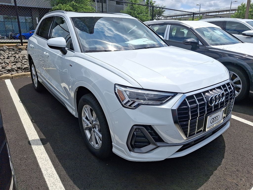 Thumbnail: 2025 Audi Q3 - 2