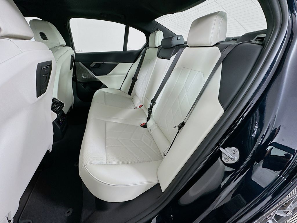 Thumbnail: 2026 BMW i5 - 17