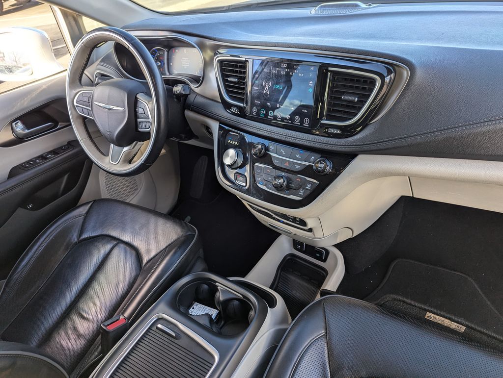 2018 Chrysler Pacifica Hybrid Limited 37