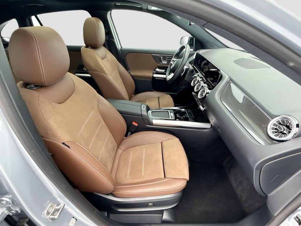 Used 2025 Silver Mercedes-Benz GLA 250 image 21