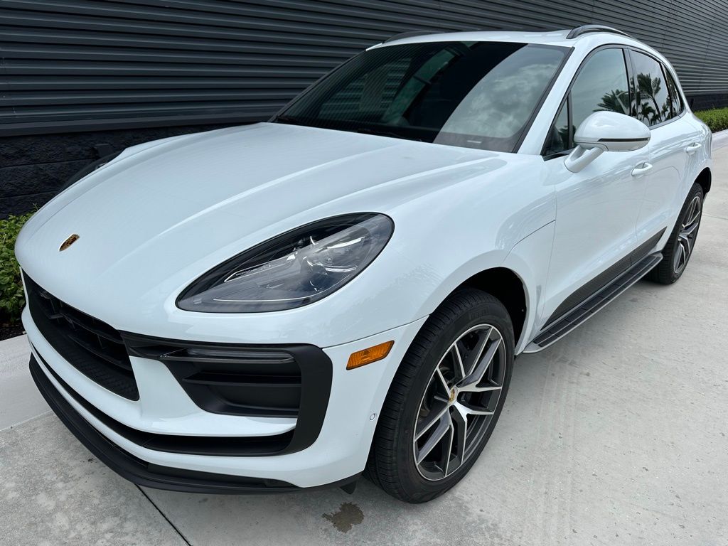 Thumbnail: 2025 Porsche Macan - 5