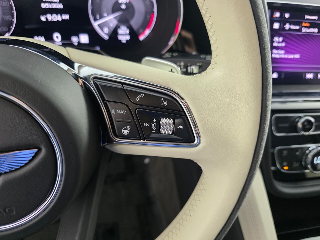Used 2022 White Bentley  image 20