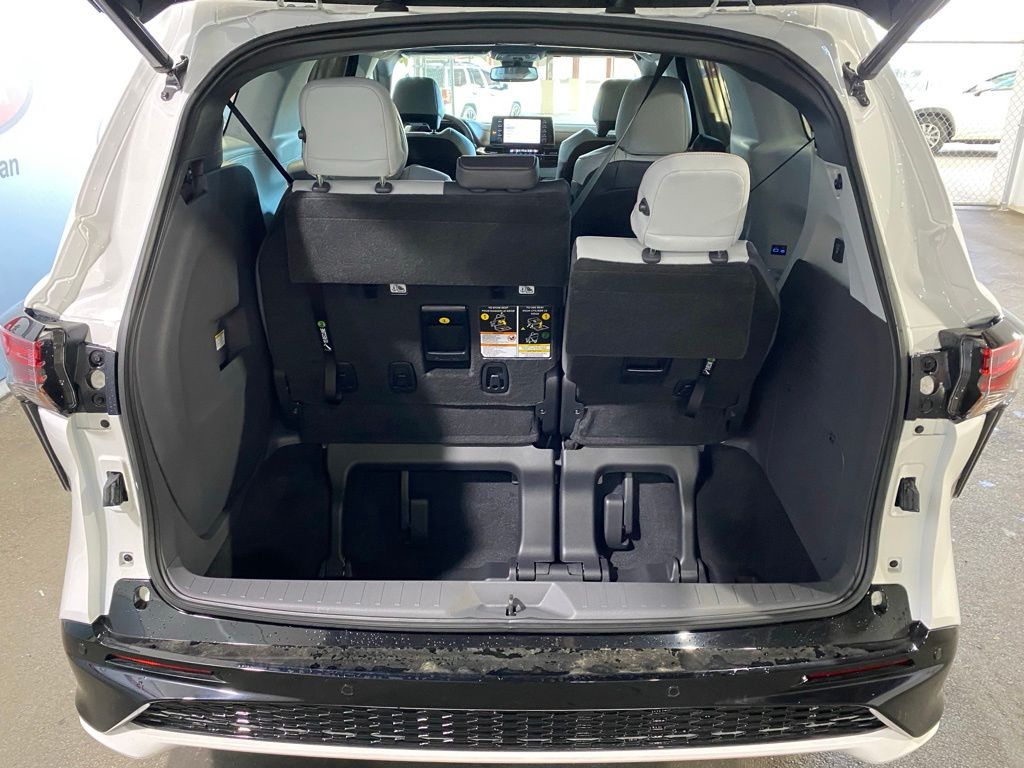 Thumbnail: 2026 Toyota Sienna - 28