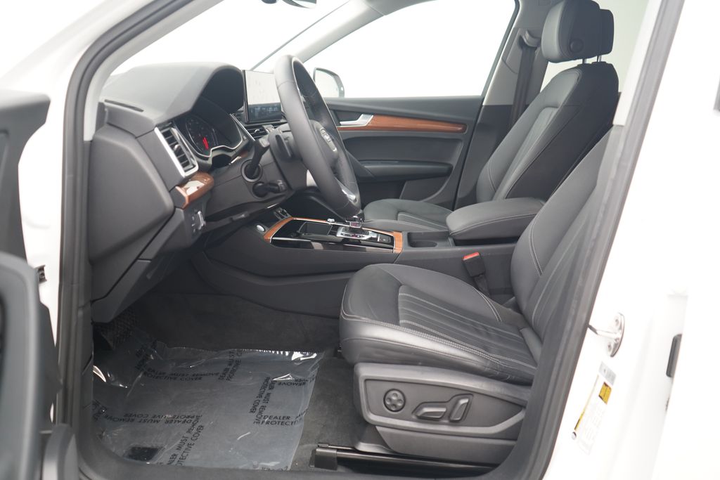 Thumbnail: 2023 Audi Q5 - 6