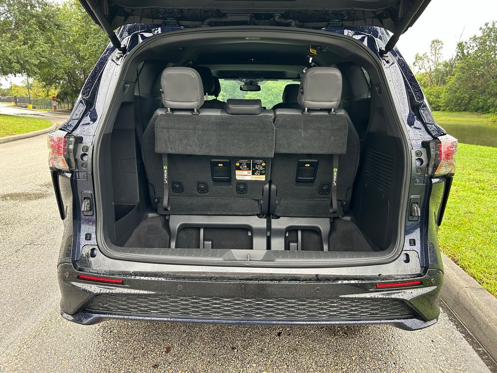 2022 Toyota Sienna XSE 10