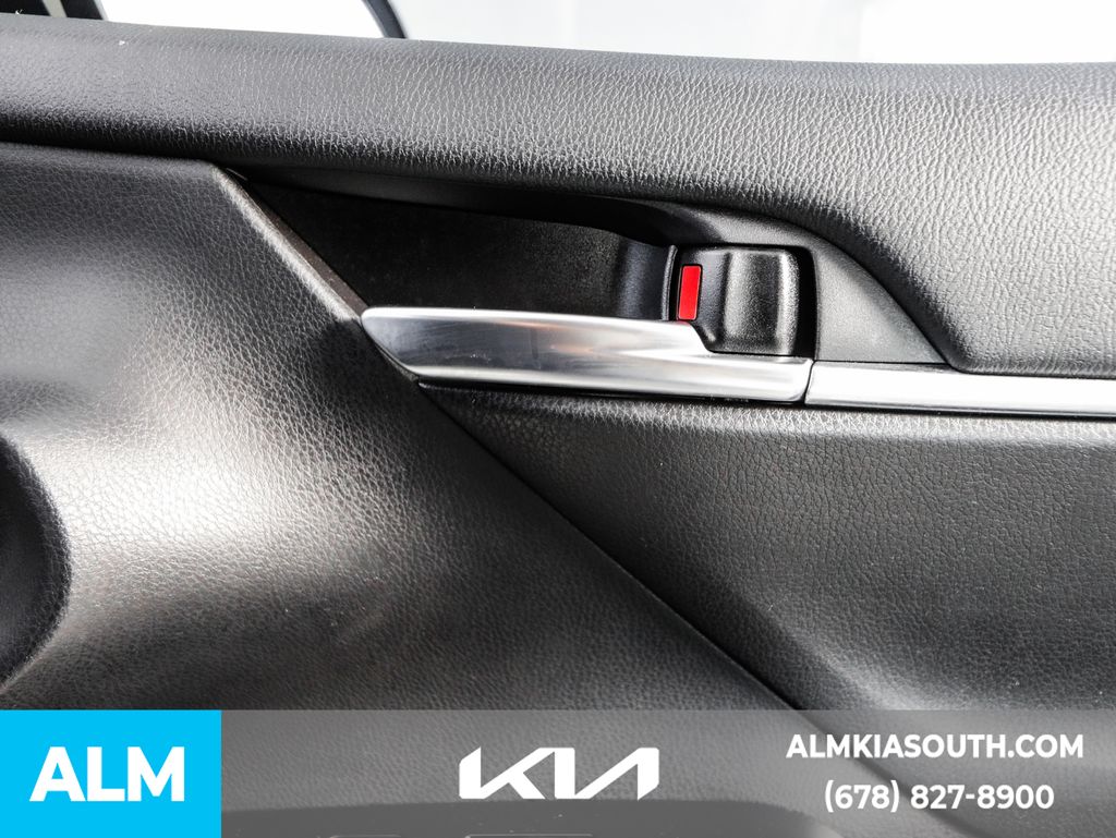2018 Toyota Camry LE photo 38