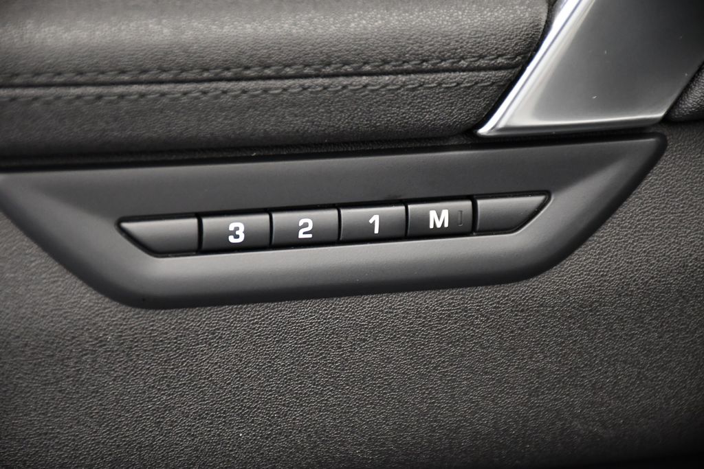 Thumbnail: 2025 Land Rover Discovery Sport - 32