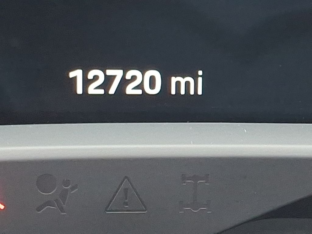 Thumbnail: 2022 Porsche Taycan - 23