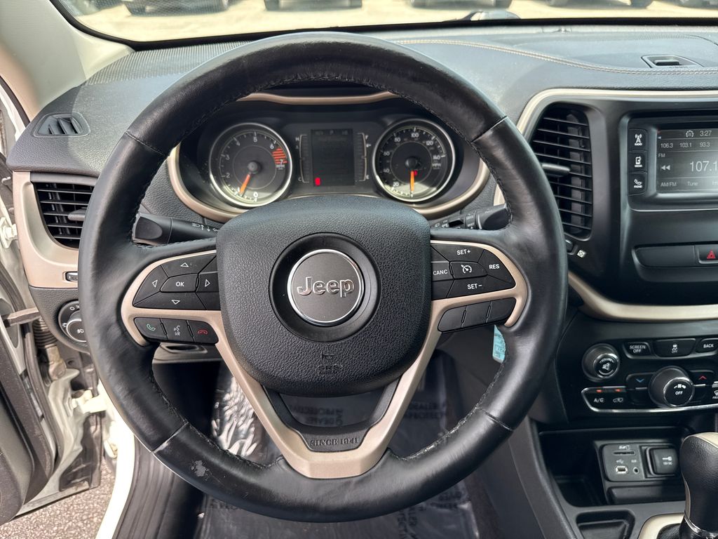 Used 2016 White Jeep Latitude image 14