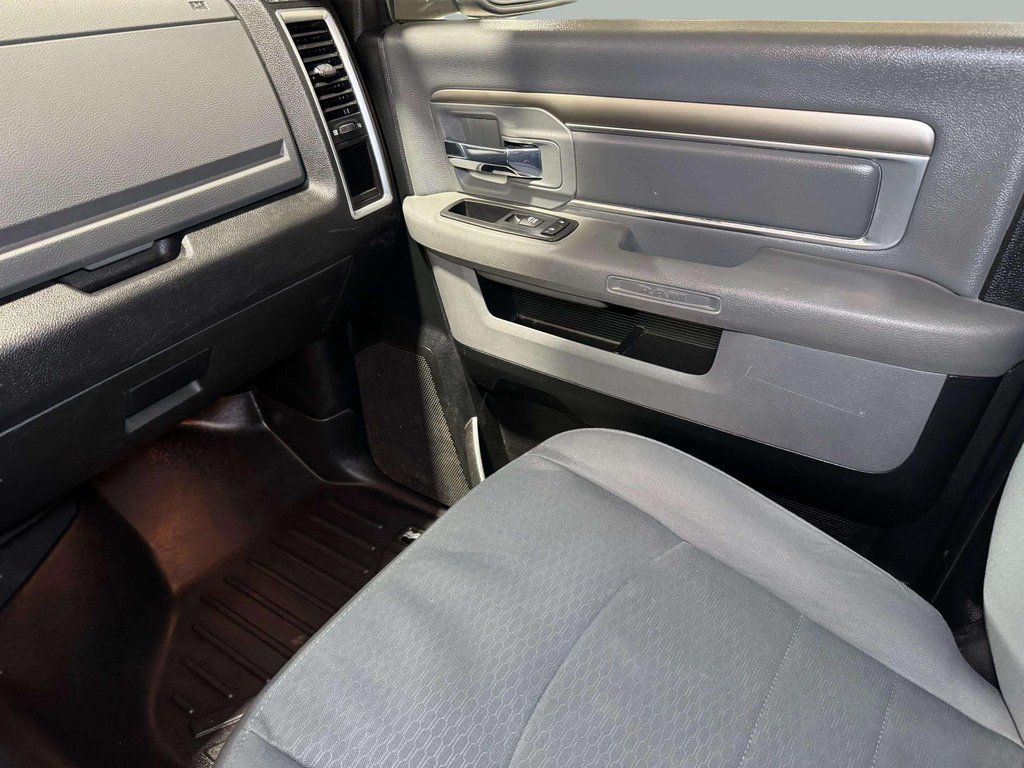 Used 2017 Brilliant Black Crystal Pearlcoat Ram SLT image 19