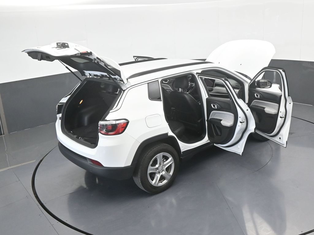 Used 2023 Bright White Clearcoat Jeep Latitude image 32