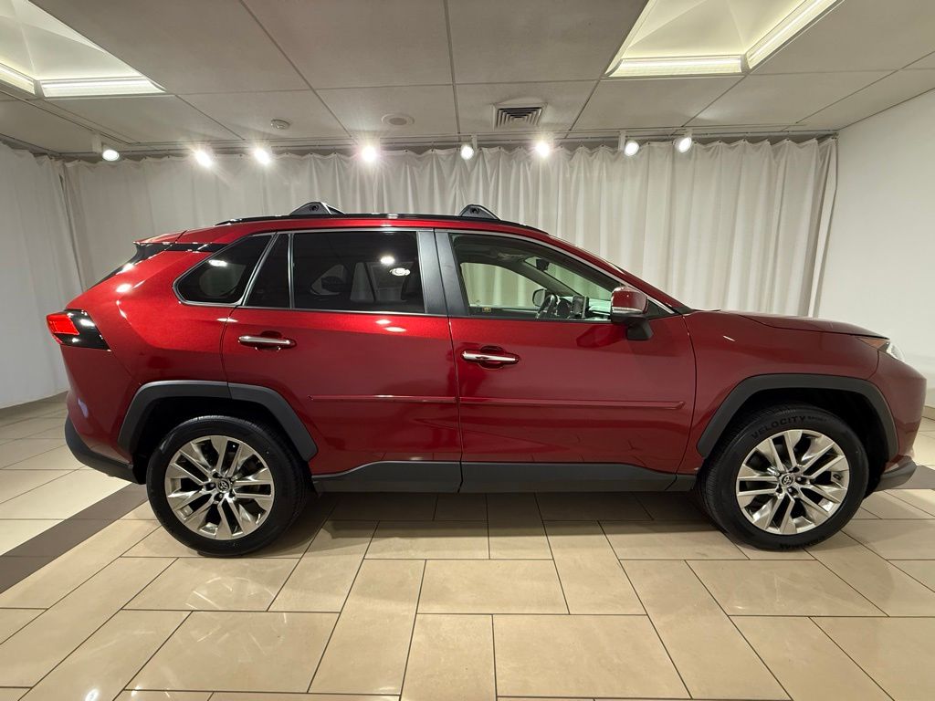 Thumbnail: 2019 Toyota RAV4 - 6