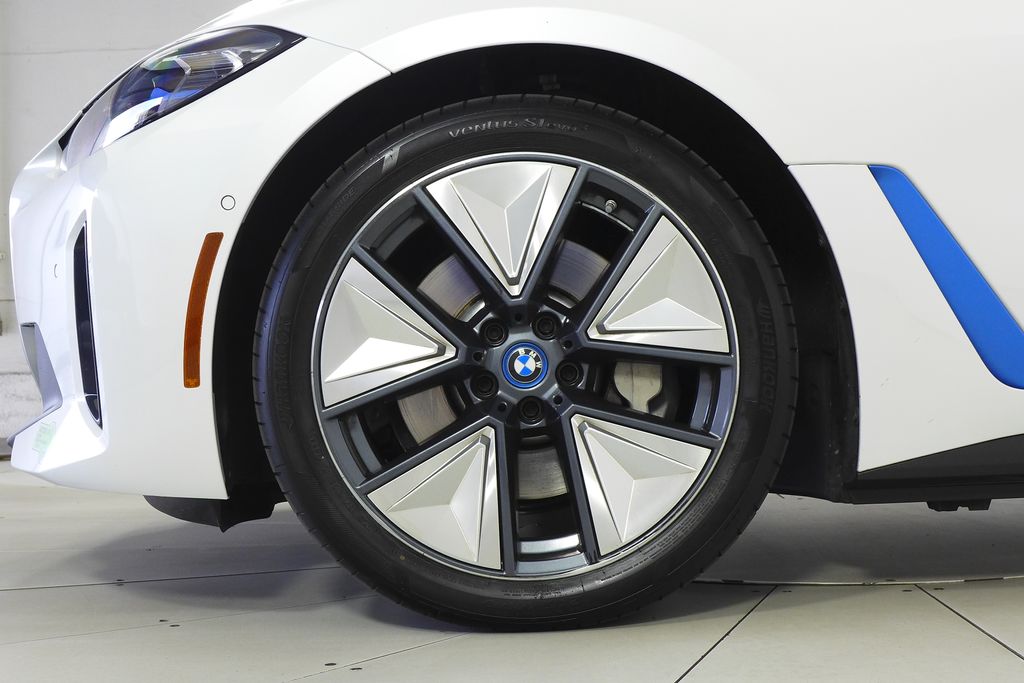 Thumbnail: 2022 BMW i4 - 5