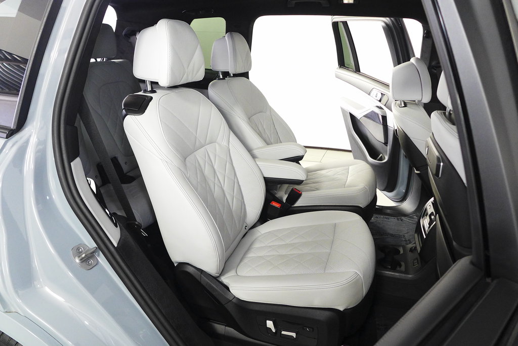 Thumbnail: 2024 BMW X7 - 21