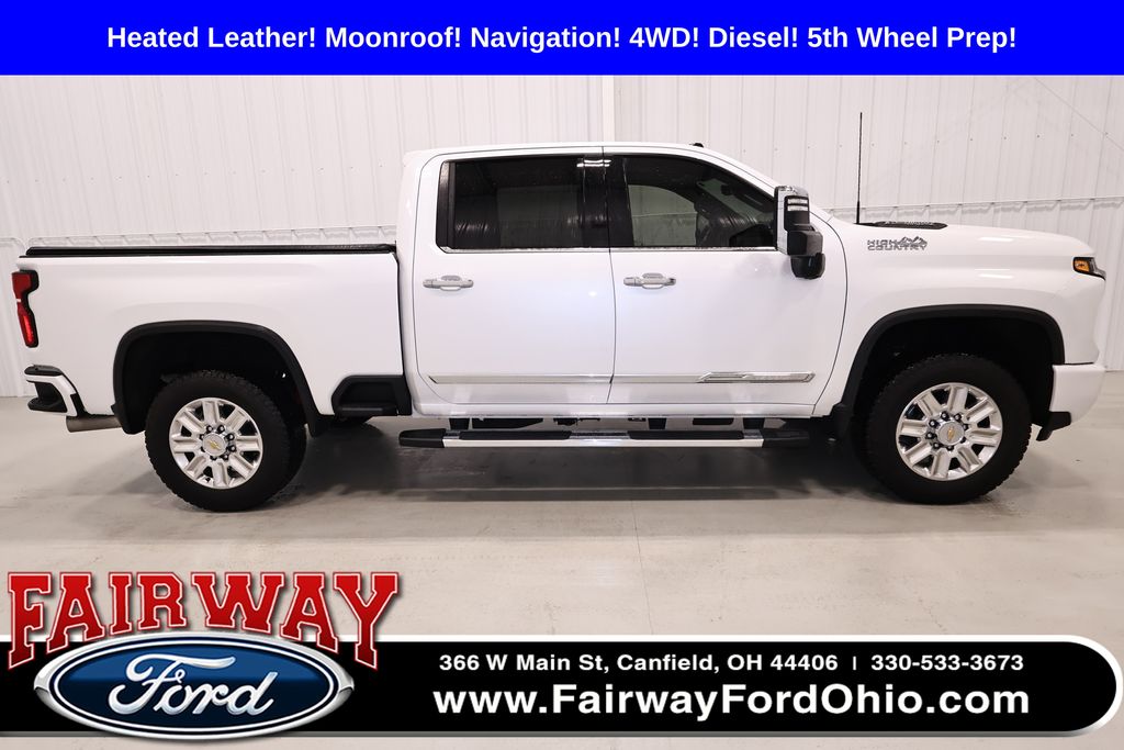 White (Iridescent Pearl Tricoat) 2025 Chevrolet Silverado 2500HD High Country Crew Cab 4WD Pickup Truck Four-Wheel Drive Automatic