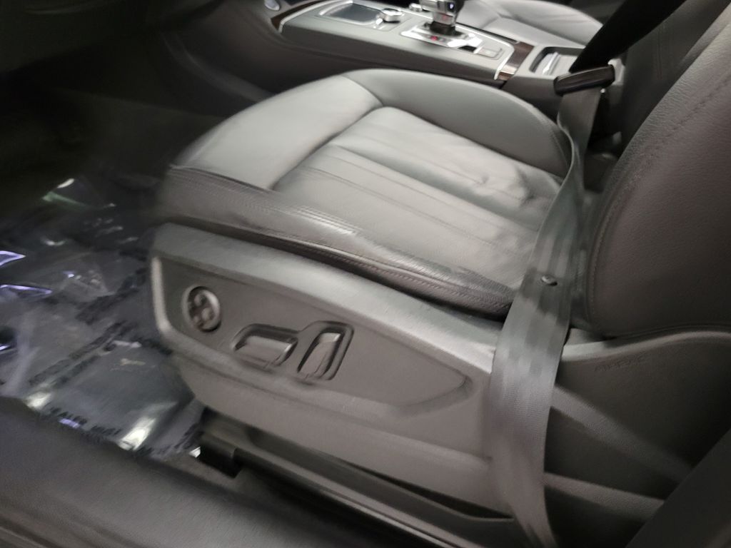 Thumbnail: 2019 Audi Q5 - 27