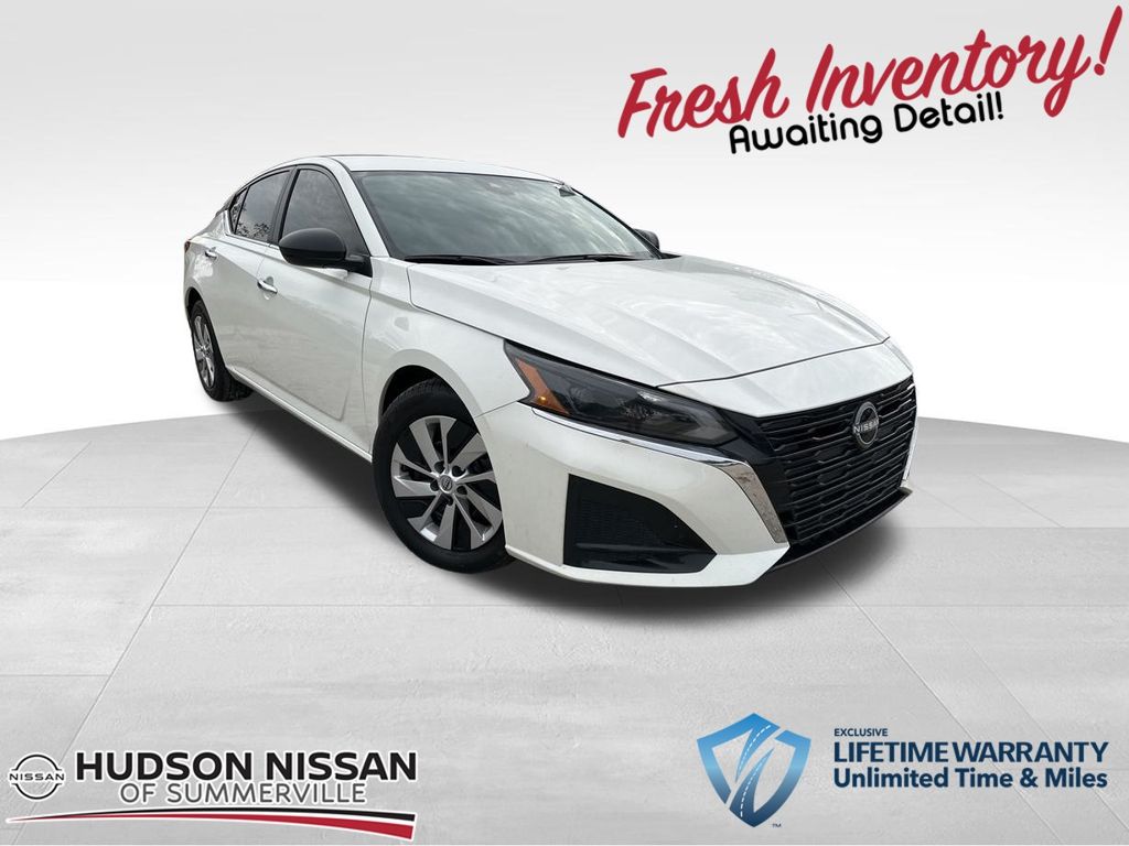 2024 Glacier White Nissan Altima 2.5 S FWD Sedan